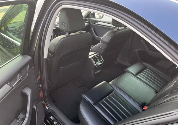 Skoda Superb cena 65000 przebieg: 102000, rok produkcji 2018 z Miłomłyn małe 67